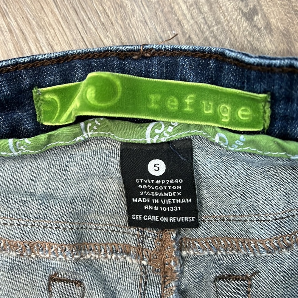 Refuge Women’s Distressed Stretchy Denim Capris/Cropped Jeans Size S - Picture 4 of 9